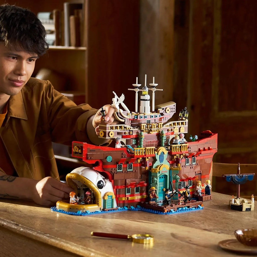 One Piece Restaurante Flotante Baratie - Model Statku dla Dorosłych - Dekoracja Anime ze Szczegółowym Wnętrzem i 10 Minifigurkami W Tym Luffy, Nami i Sanji - Prezent dla Fanów 75640