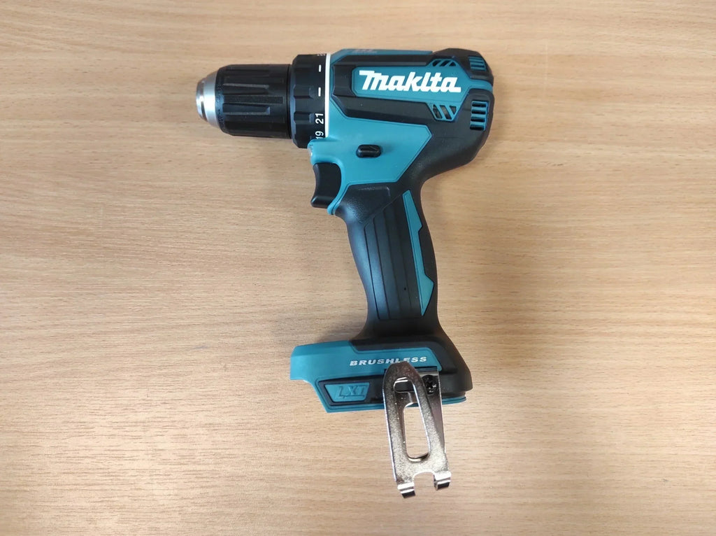 Two 18V Makita DDF485Z 50 Nm screwdrivers 3x5.0Ah + charger