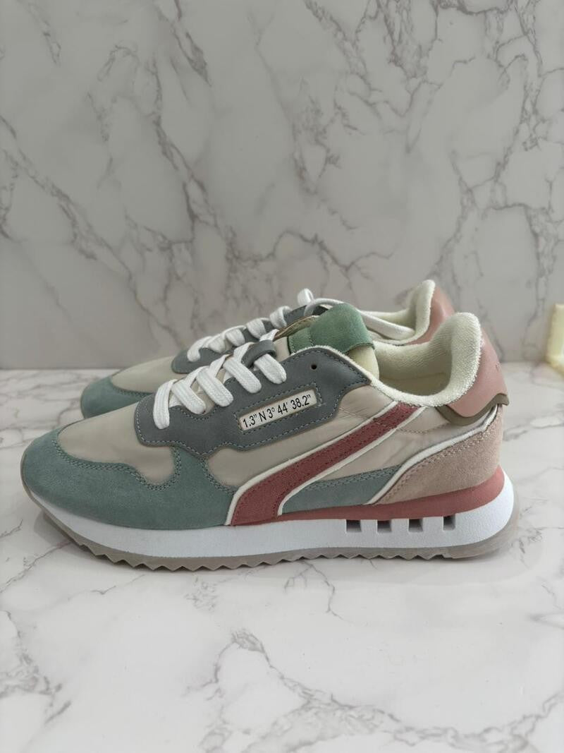 Deportiva multicolor